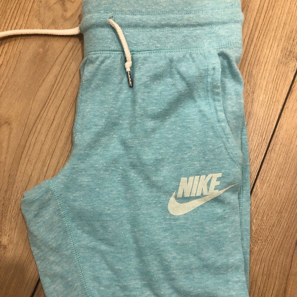 Nike joggers cropped